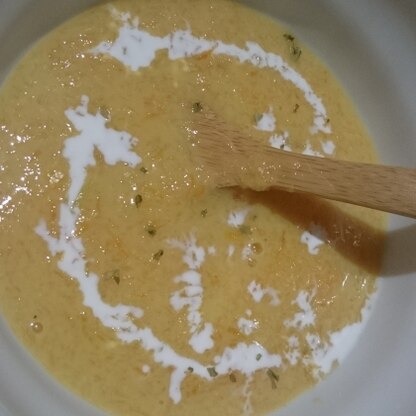 ミキサーがないのですりおろして作りました
繊維は残りますが、食べごたえのあるスープになって
コレはこれでおいしかったです。